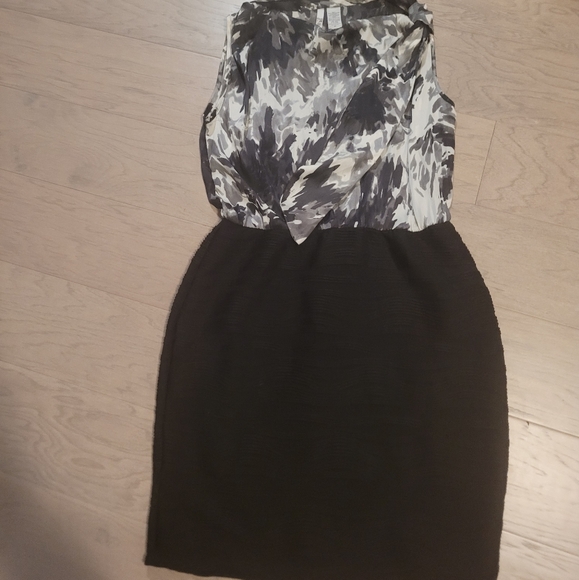 Dress - Picture 5 of 5